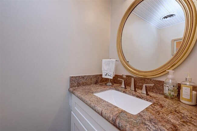 Building Photo - 6329 Del Monte Dr
