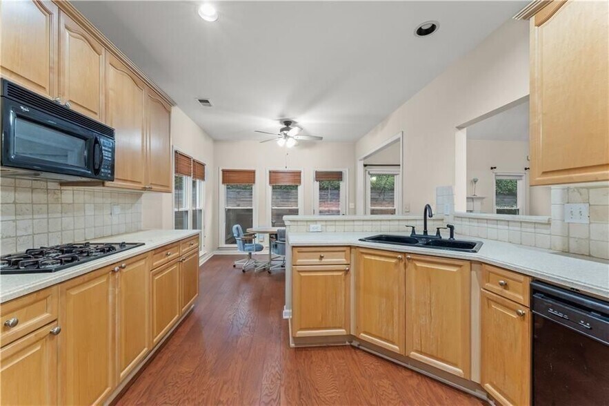 Building Photo - 4610 Planters Hill Dr