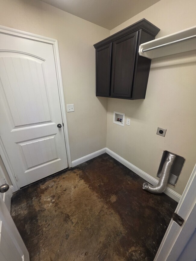 Building Photo - 3 bed 2 bath home with 2 car garage in Legends Park!