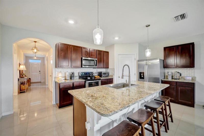 Building Photo - 16341 Little Garden Dr