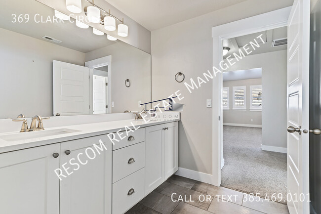 Building Photo - 369 Clark Cir