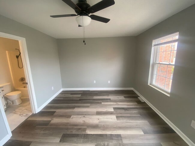 Building Photo - 940-802 Glenn Street, West Columbia, SC 29169