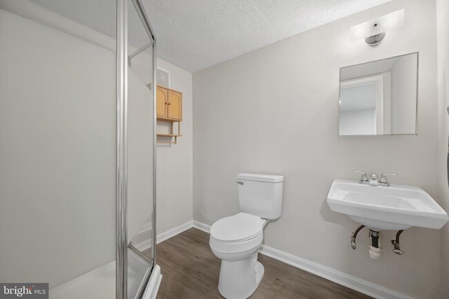 Building Photo - 6356 Ducketts Ln