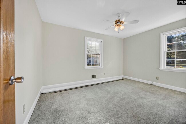 Building Photo - 1709 Woodfield Dr