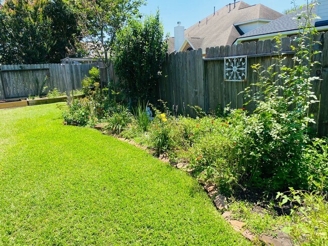Building Photo - 24823 Dutton Point Dr