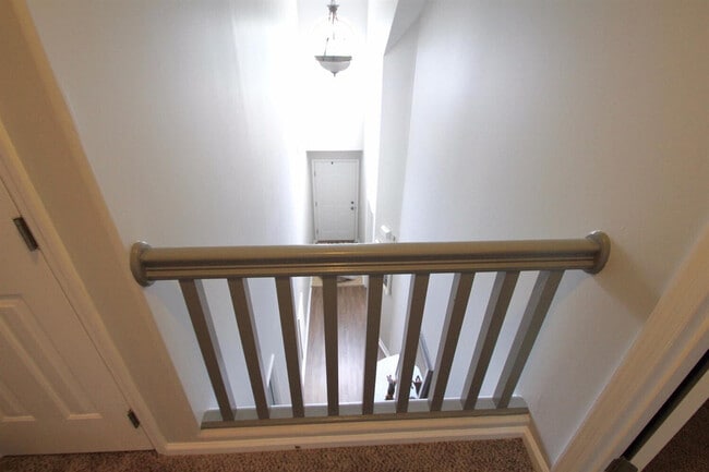 Building Photo - 897 Henderson Dr