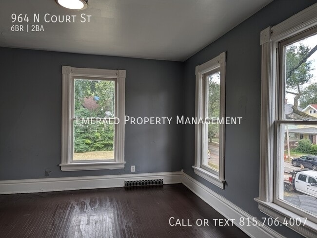Building Photo - 964 N Court St