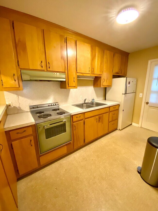 Building Photo - 106 Strode Cir