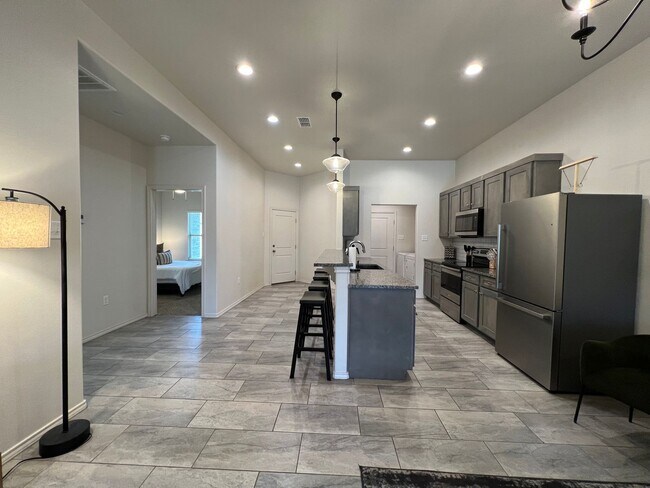 Building Photo - 2Bed/ 2Bath Available MAY- in Lubbock cooper ISD!