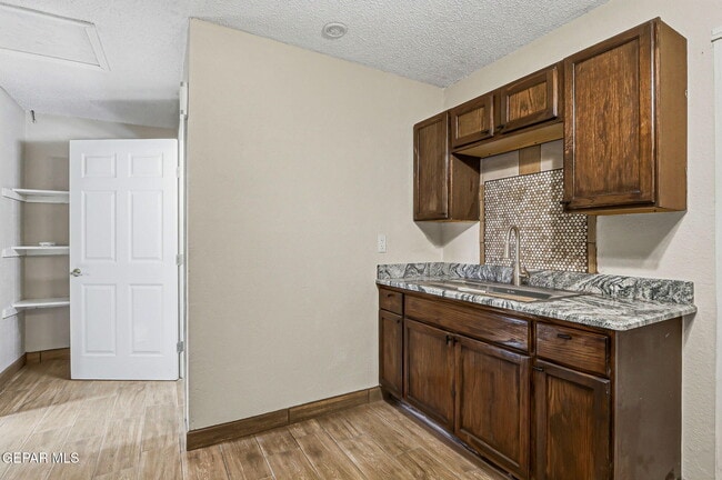 Building Photo - 2624 Lake Victoria Dr