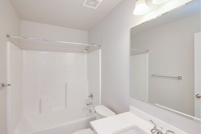 Building Photo - Open Concept Living!