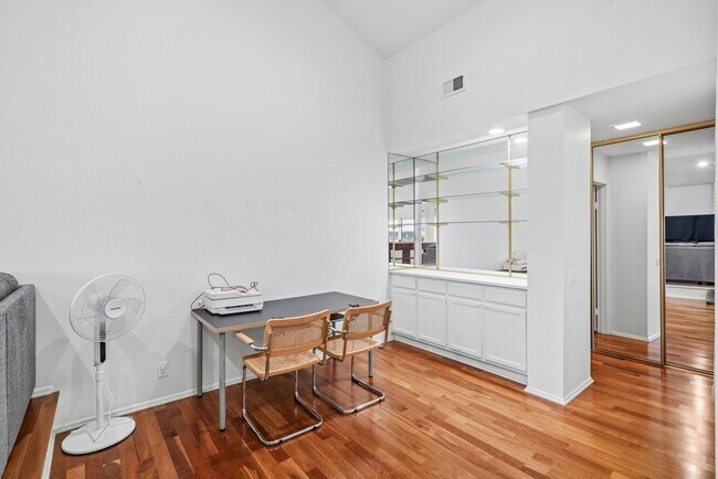 Building Photo - 5 Solana