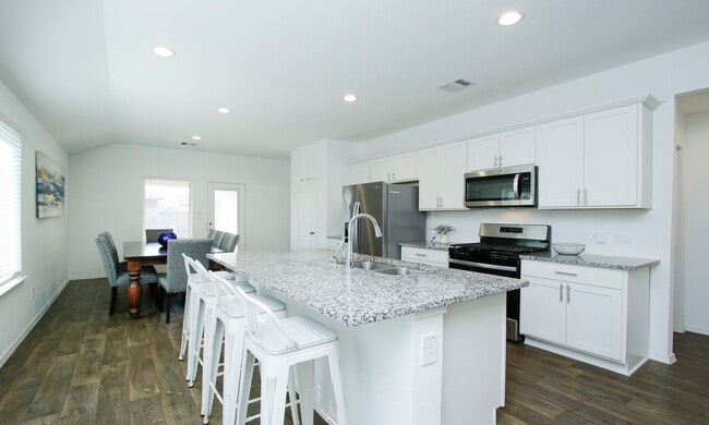 Building Photo - 9905 Gln Brk Ln