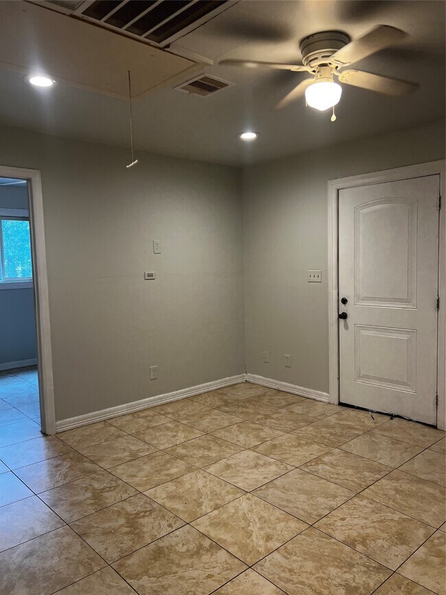 Building Photo - 5924 Morningdale St