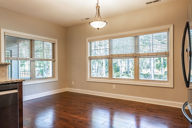 Building Photo - 100 Wiregrass Ln