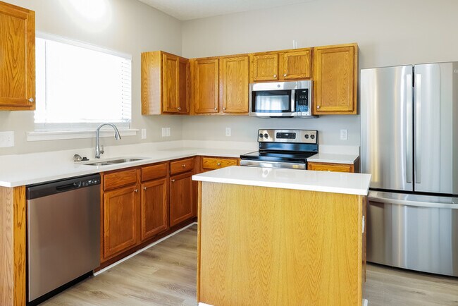 Building Photo - Spacious 4-Bedroom Hendersonville Home