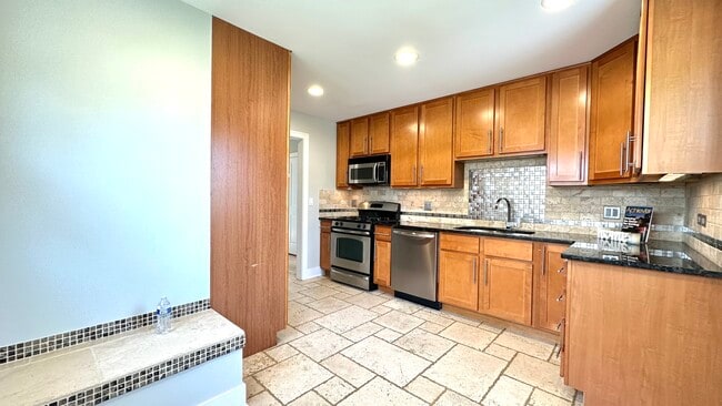 Building Photo - 4833 N Ozark Ave