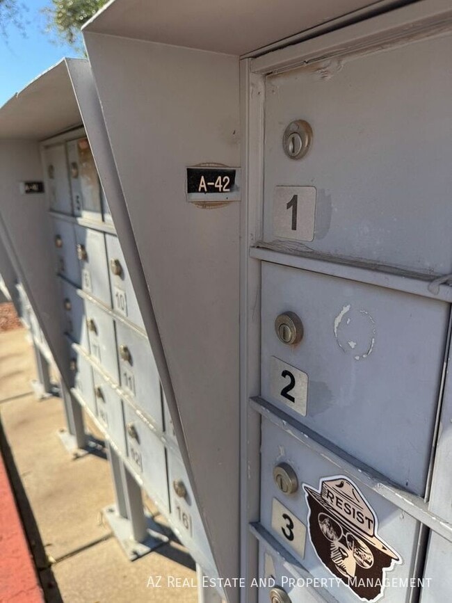 Building Photo - 1126 W Elliot Rd