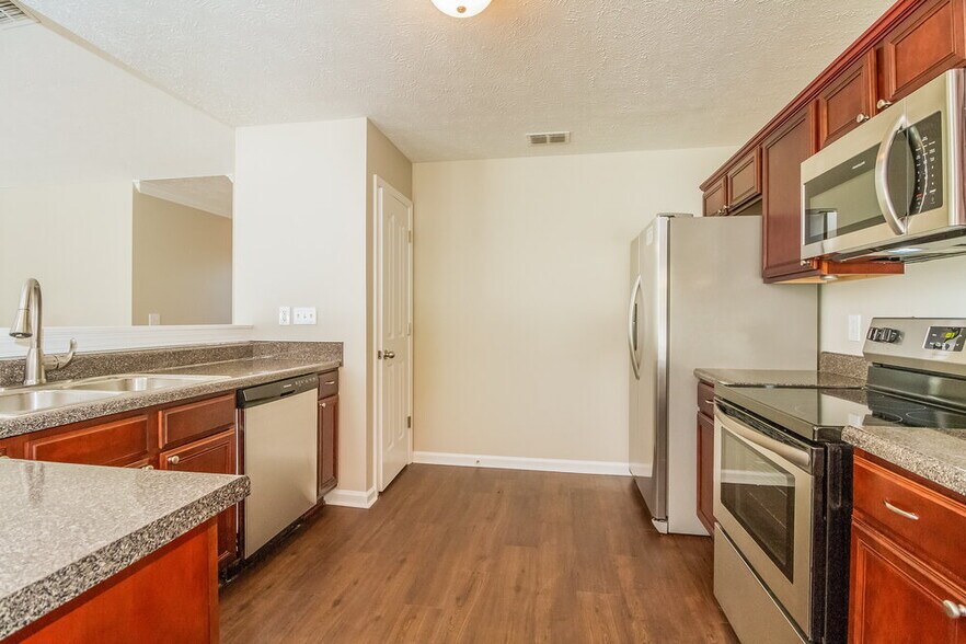 Building Photo - 3304 Tourmaline Dr