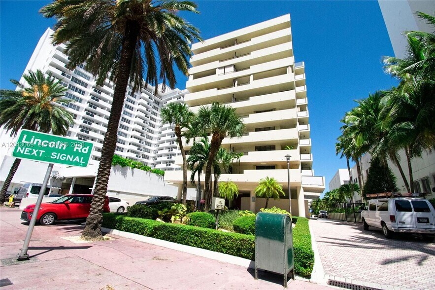 Building Photo - 1623 Collins Ave