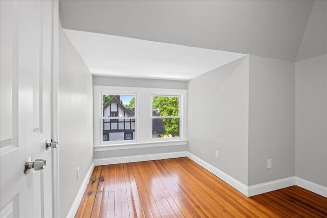 Building Photo - 480 White St