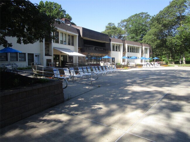 Building Photo - 952 Skyline Dr