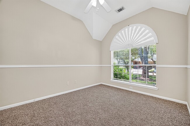 Building Photo - 815 Fairpark Ln
