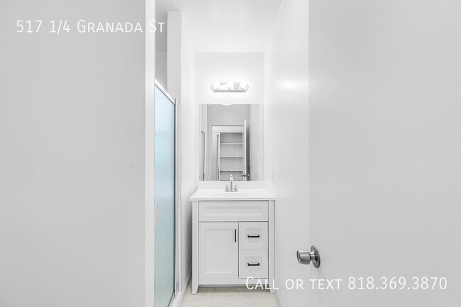 Building Photo - 517 1/4 Granada St-