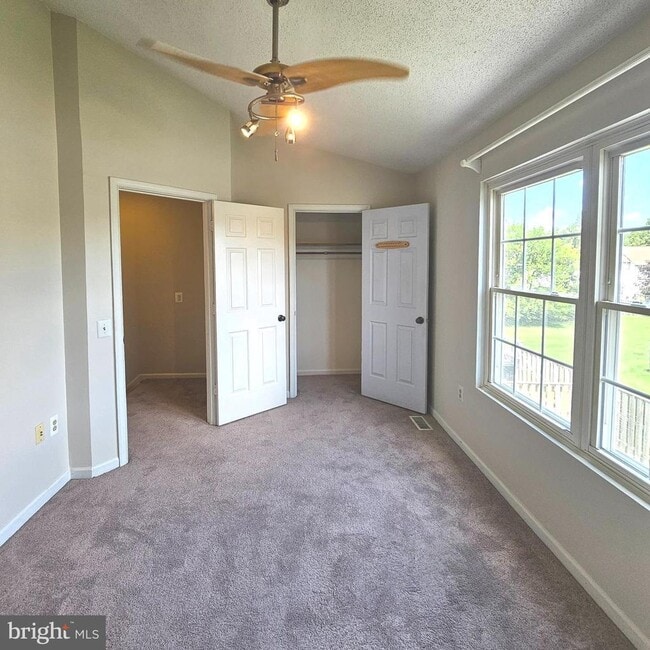 Building Photo - 6552 Old Carriage Ln