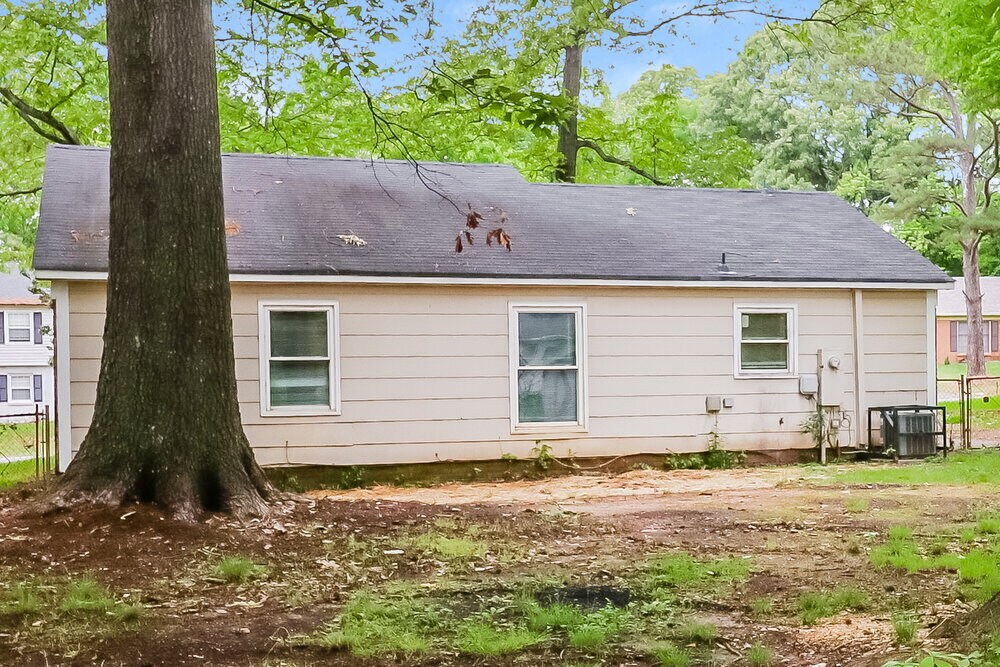 Building Photo - 323 Huntsmoor Dr