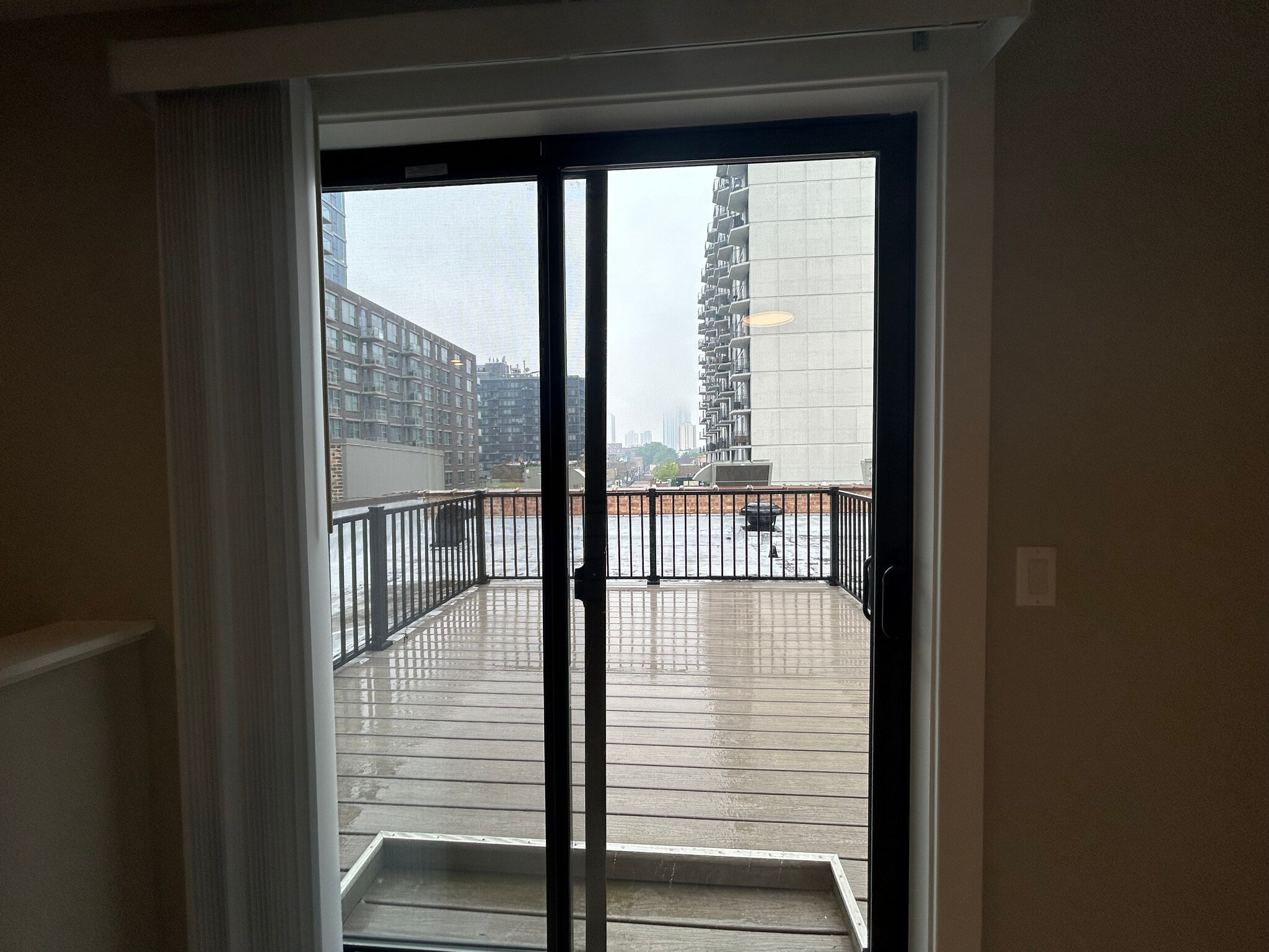 Building Photo - 1214 N La Salle Dr