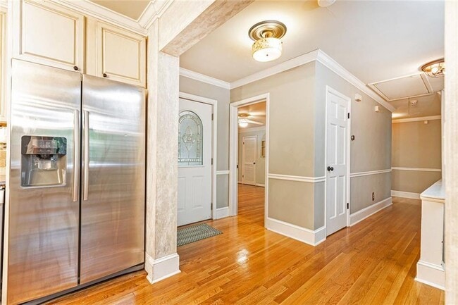 Building Photo - 3943 Lake Forrest Dr NE