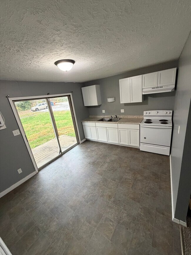 Building Photo - 1501 S Division St