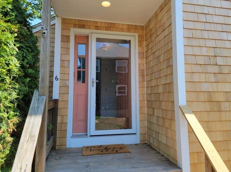 Building Photo - 6 Harbor Hill Dr