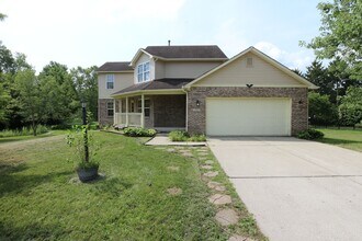 Building Photo - Large 5 Bedroom Westfield Home!