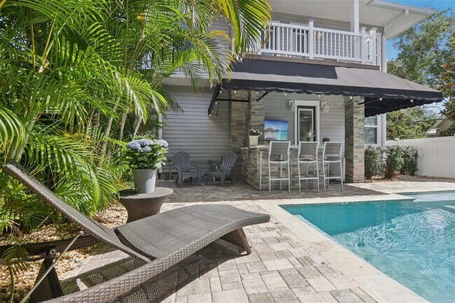 Building Photo - 157 9th Ave N