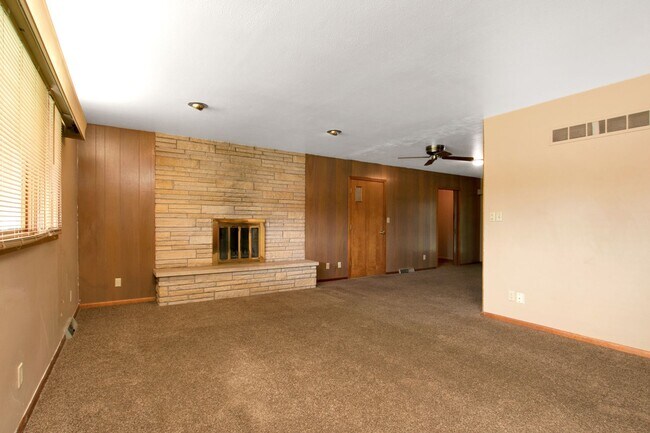 Primary Photo - 1111 Wharton Manor Rd