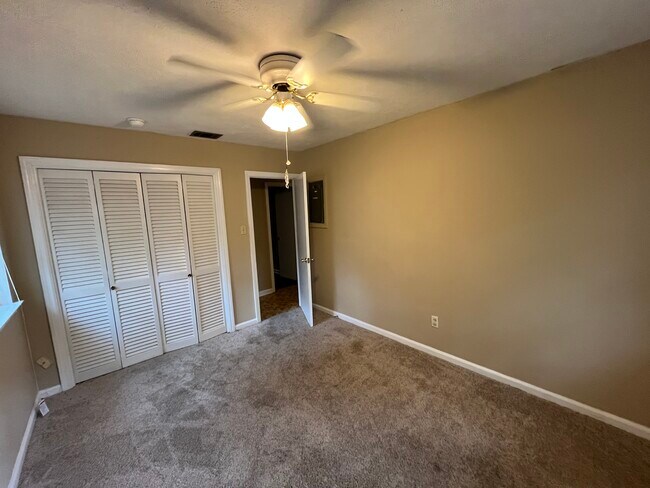 Building Photo - 211 Henderson St