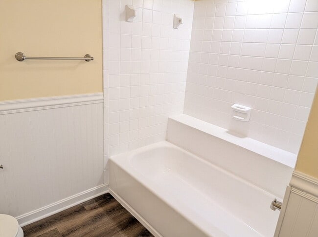 Building Photo - Cozy & Lifestyle-Oriented