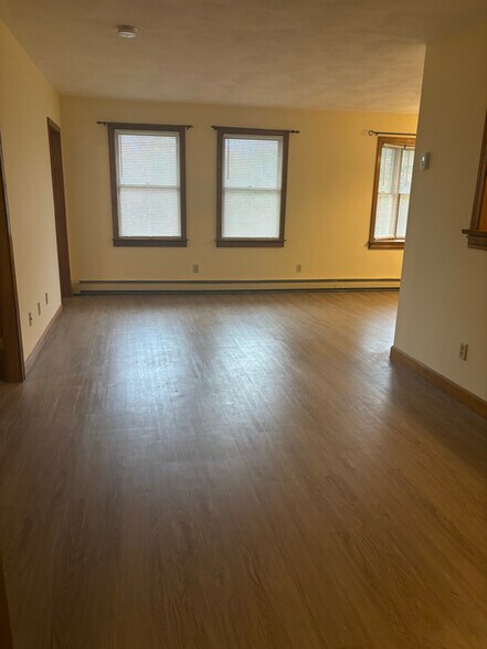 Building Photo - 26 Reed Hill Rd