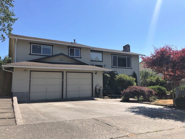 Primary Photo - Fantastic Kirkland Home Available with Lar...