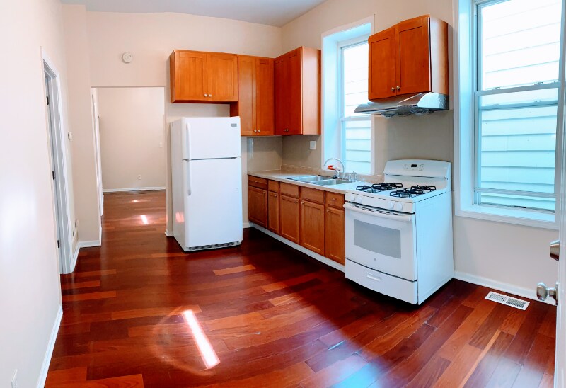 Building Photo - 3630 S Paulina St