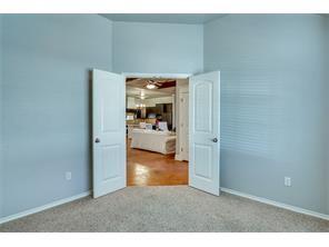 Building Photo - Large 3 Bedroom-Study- Large Livingroom-De...