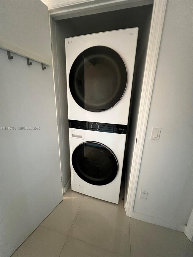 Building Photo - 60 SW 13th St