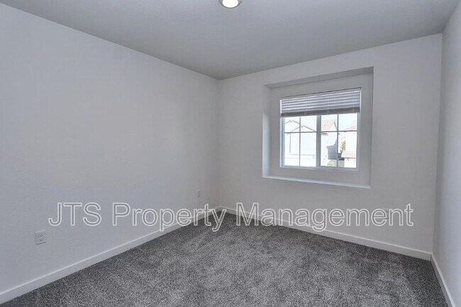 Building Photo - 2104 Shady Tree Cir