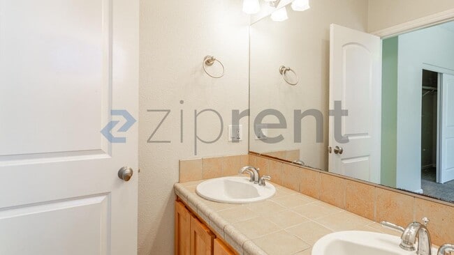 Building Photo - 1251 Clover Dr