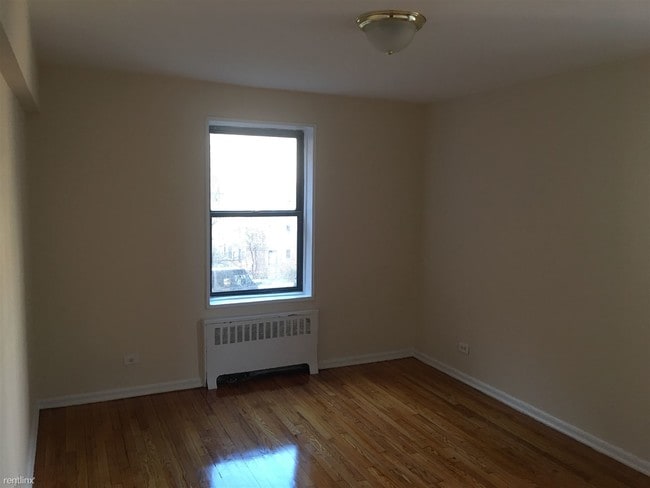 Building Photo - 2 br, 1 bath House - 14152 85th Rd 5D