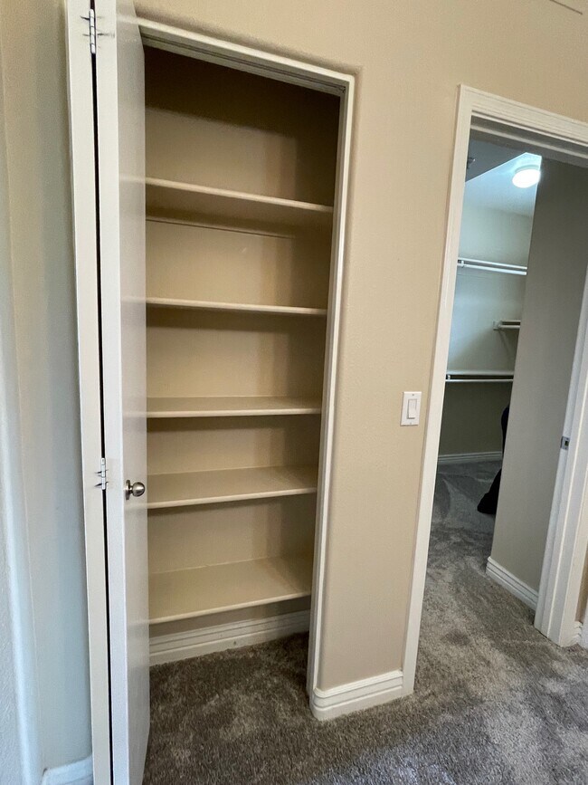 Ensuite Linen Closet - 13700 N Fountain Hills Blvd