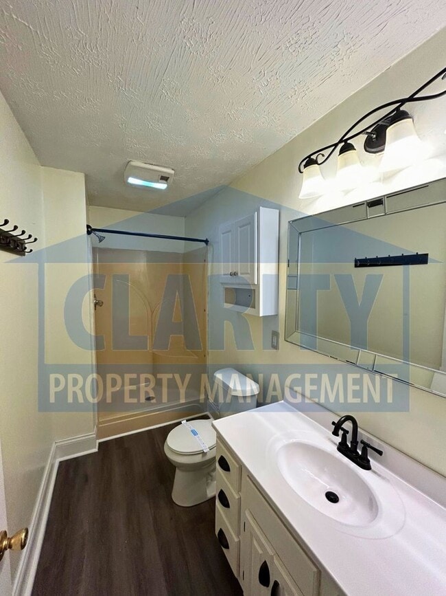 Building Photo - 2 bedroom apartment next to Lee University...