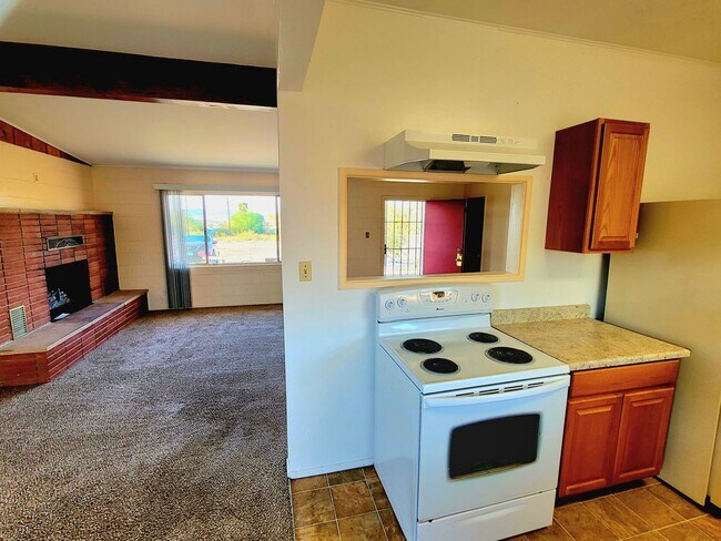 Building Photo - Eclectic 2 Bedroom 1 Bathroom Home